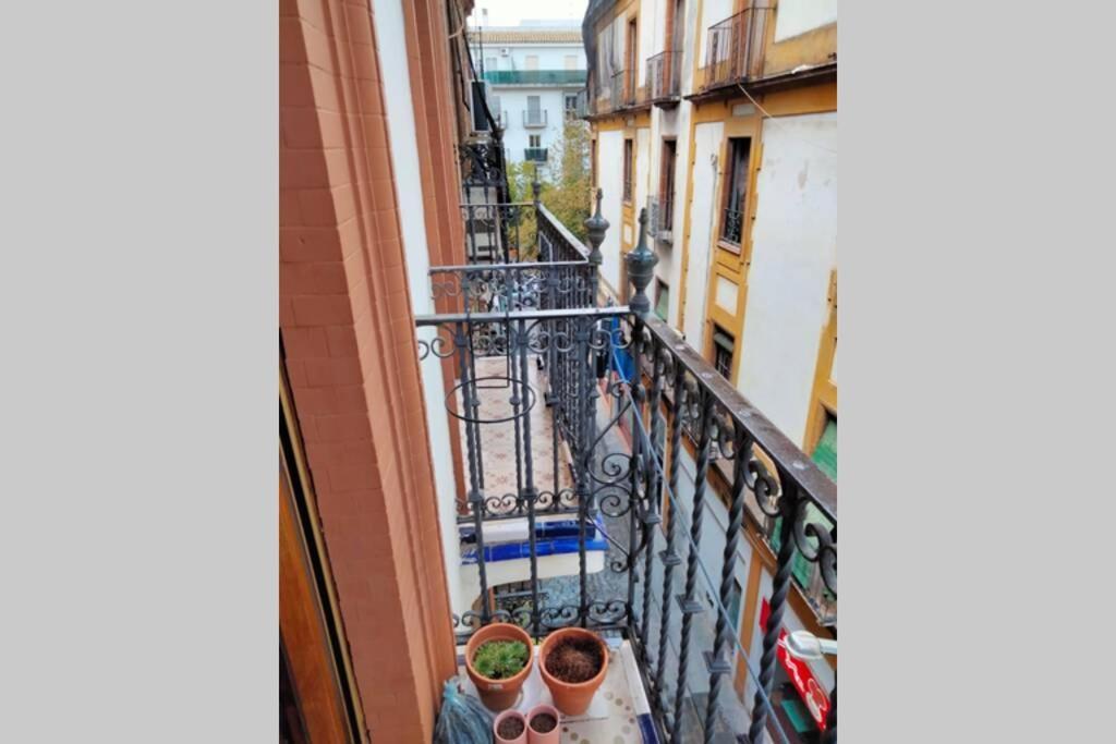 Apartamento Santa Cruz Seville Exterior photo